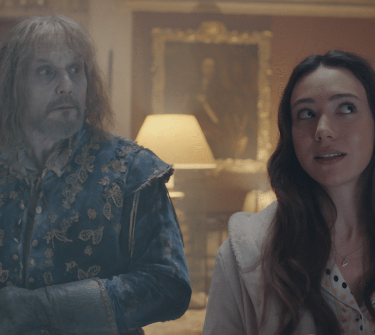Espíritus, choque generacional y comedia en la última adaptación de Oscar Wilde