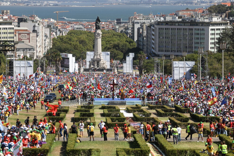 Peregrinos participan en el Meeting Hill en el Parque Eduardo VII en Lisboa