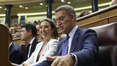 La dificultad del PP para sacar la investidura le aboca a una oposición distanciada de Vox