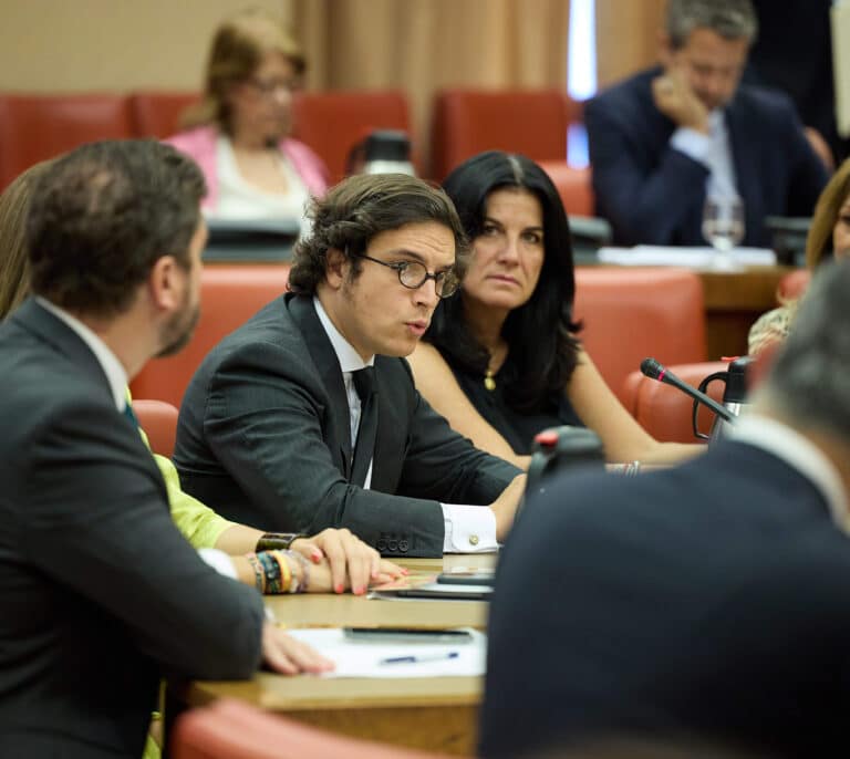 Vox cierra su grupo en el Congreso y designa a María Ruiz como portavoz adjunta