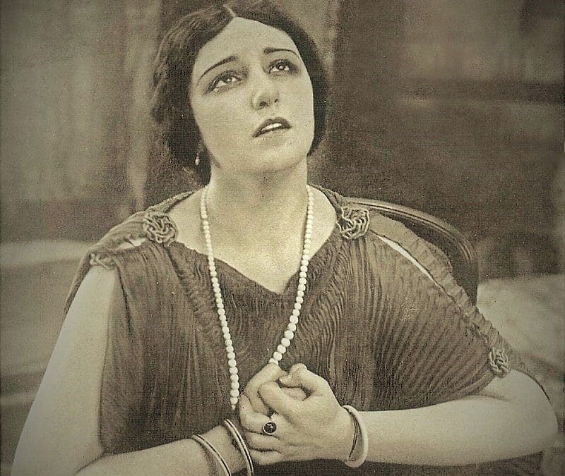 Publican el primer estudio sobre Helena Cortesina, la primera mujer española directora de cine