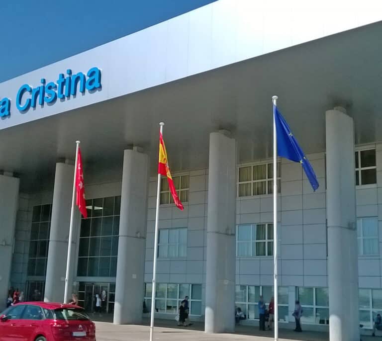 Muere un niño de 4 años al precipitarse por el balcón de su casa tras quedarse solo unos minutos