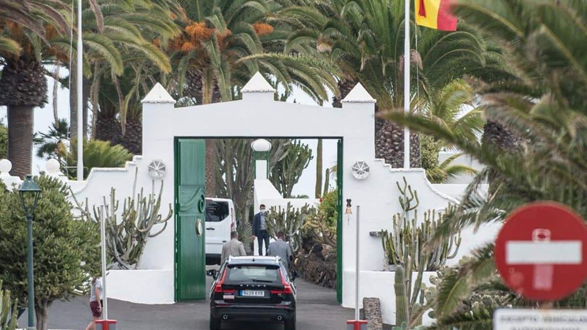 Llegada del presidente del Gobierno, Pedro Sánchez, a la residencia de La Mareta, en la localidad de Costa Teguise en Lanzarote, en una imagen de archivo