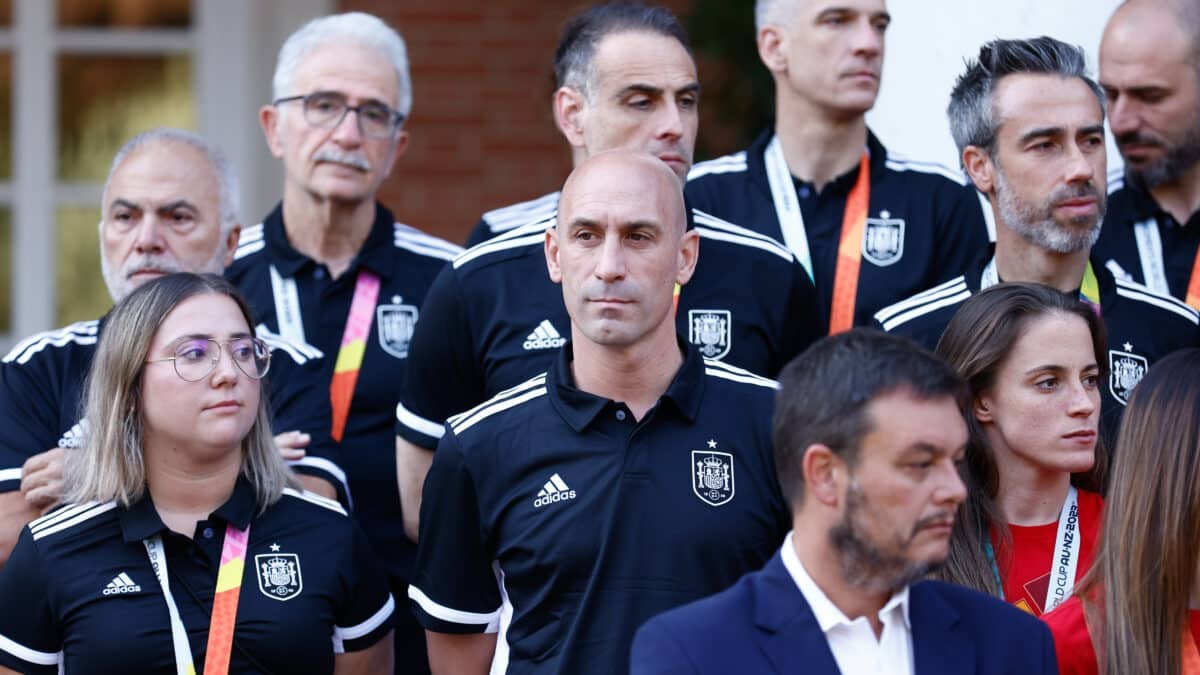 Luis Rubiales se ve durante la recepción de Pedro Sánchez, Primer Ministro de España, a las jugadoras y al personal del equipo femenino de España