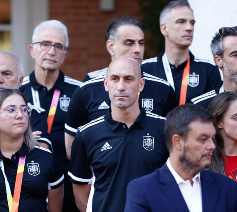 Silencio entre la mayoría de patrocinadores de la Federación, solo 6 defienden a las jugadoras