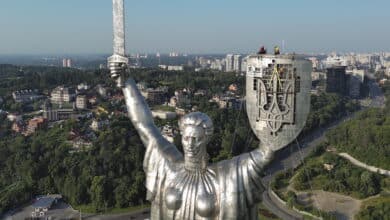 Kiev se despide de la hoz y el martillo y da la bienvenida al tridente