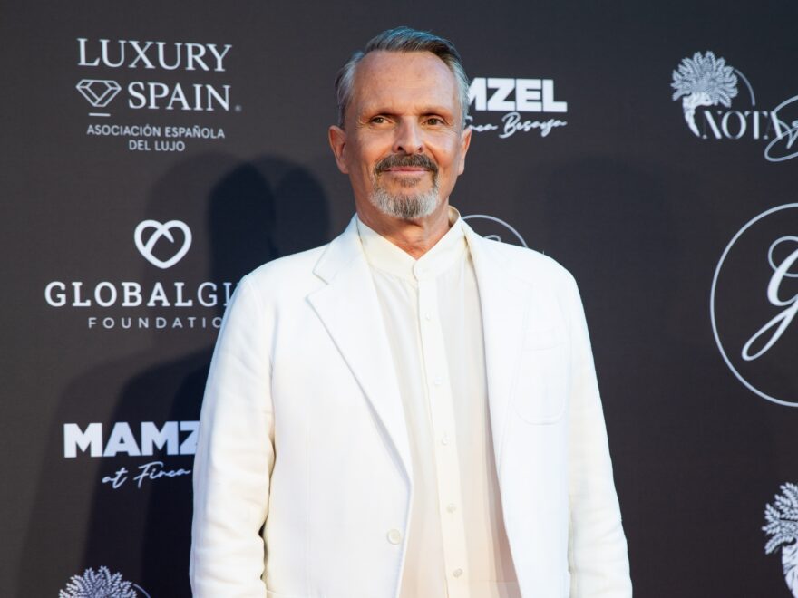 Miguel Bosé posa en el photocall de la Gala Global Gift