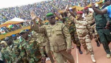 La junta militar de Níger se aferra al poder y cierra el espacio aéreo