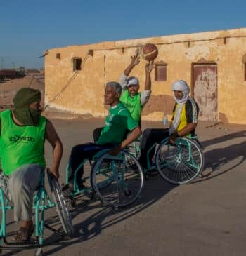 China apuesta por una "solución política justa" y unas negociaciones "en igualdad [...]