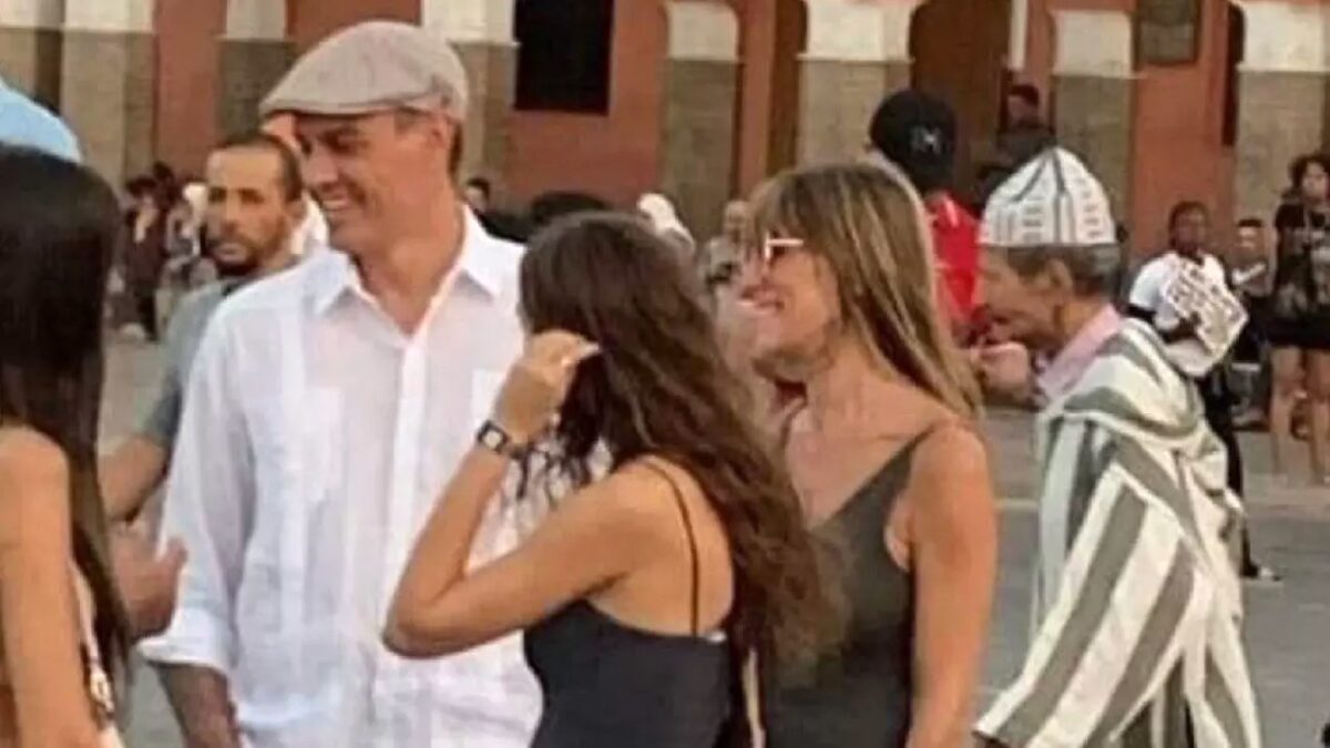 Pedro Sánchez, Begoña Gómez y sus hijas de vacaciones en Marrakech
