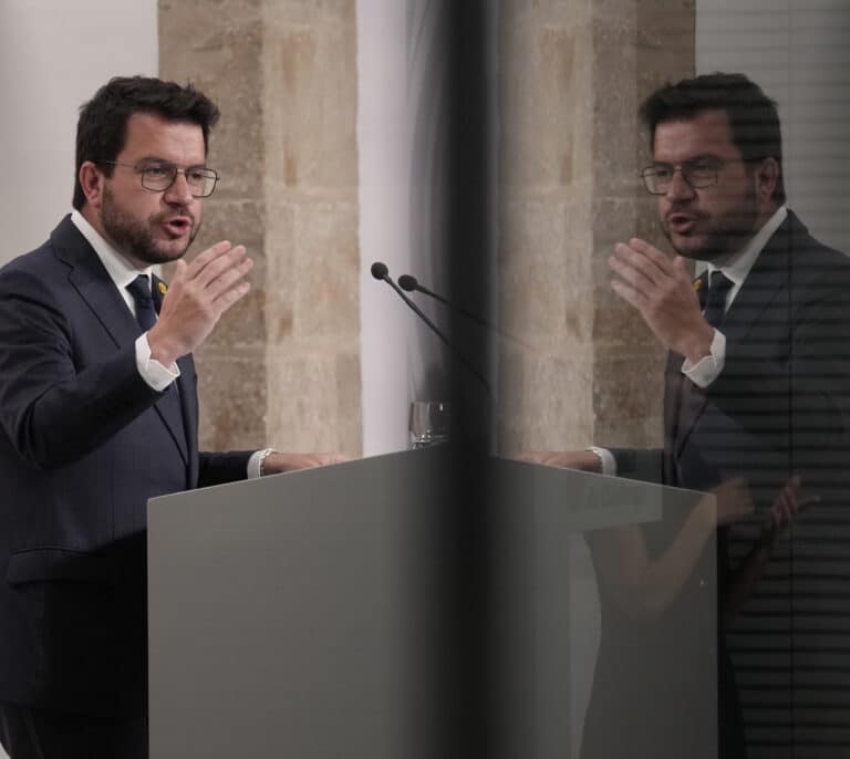 Aragonès, Puigdemont, Sánchez y el cocodrilo