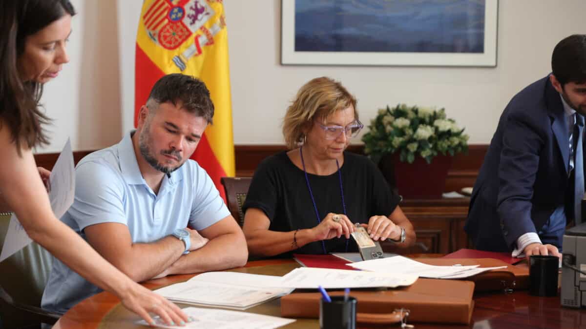 El portavoz de ERC en el Congreso, Gabriel Rufián (2i), a 16 de agosto de 2023