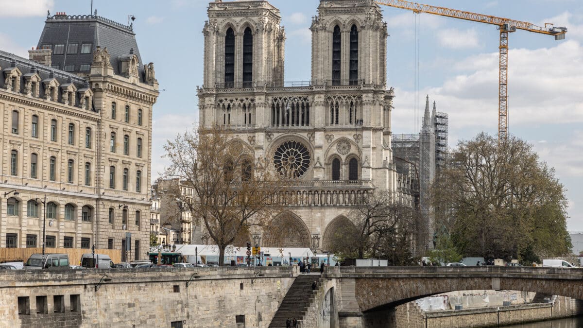 Una vista general de la Catedral de Notre-Dame de París, casi dos años desde que comenzaron los trabajos de restauración