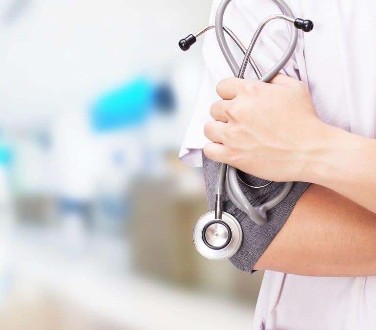 Despiden a una médica por pedir el ingreso forzoso de un paciente por "ser homosexual" y "un peligro para los niños"