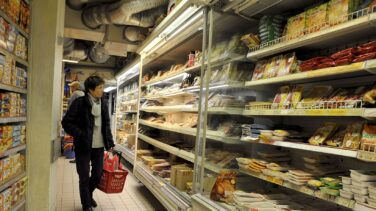 Francia acuerda con fabricantes y supermercados congelar los precios de 5.000 productos