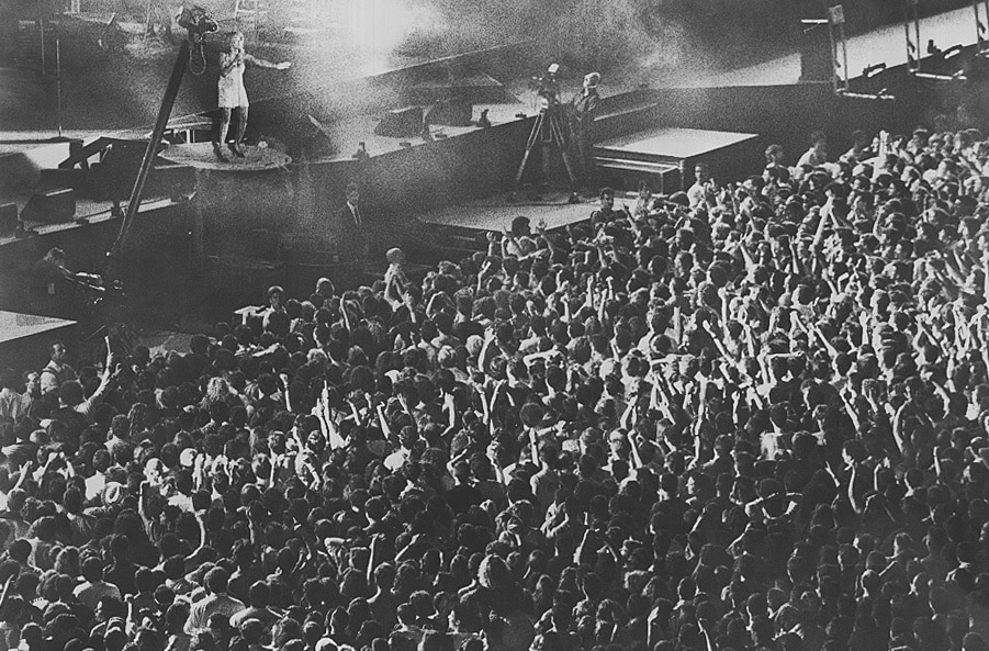 Tina Turner actuando en el Molinón, en Gijón, en 1990