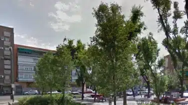 Varios individuos asestan 3 puñaladas y disparan en el glúteo a un joven de 22 años en Carabanchel