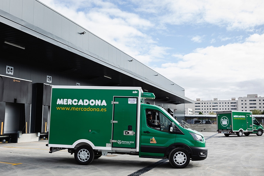 Camión de Mercadona de reparto a domicilio.