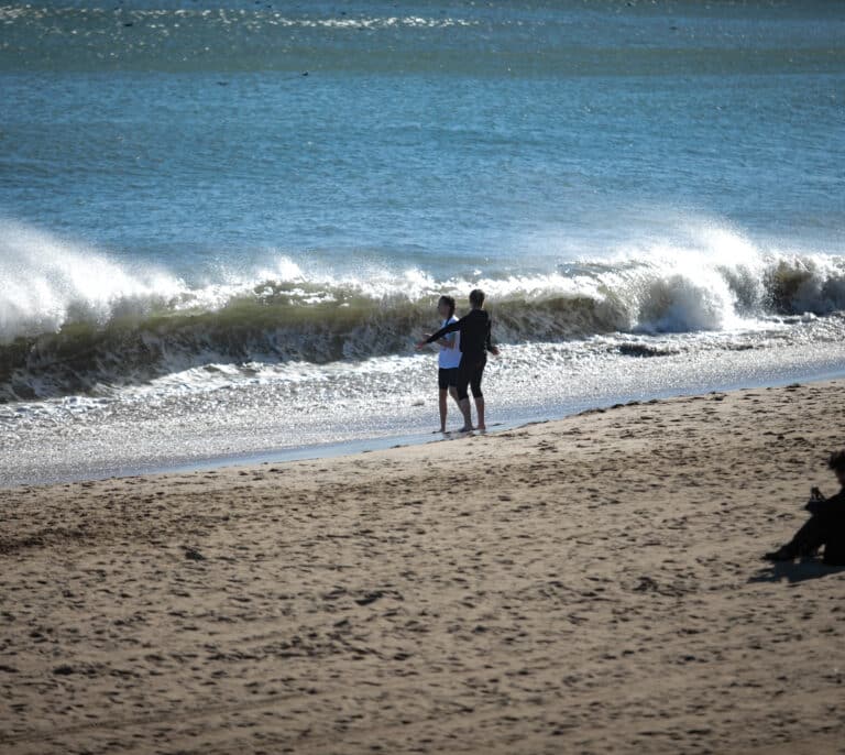 Un joven de 23 años muere ahogado en la playa barcelonesa de la Barceloneta