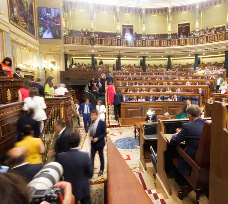 La Mesa del Congreso fija el 25 de agosto como último día para inscribir grupos parlamentarios, con Junts y ERC en el aire
