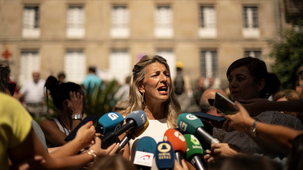 Yolanda Díaz agradece a Eva Amaral su actuación a pecho descubierto: "Representó a todas las mujeres del país"