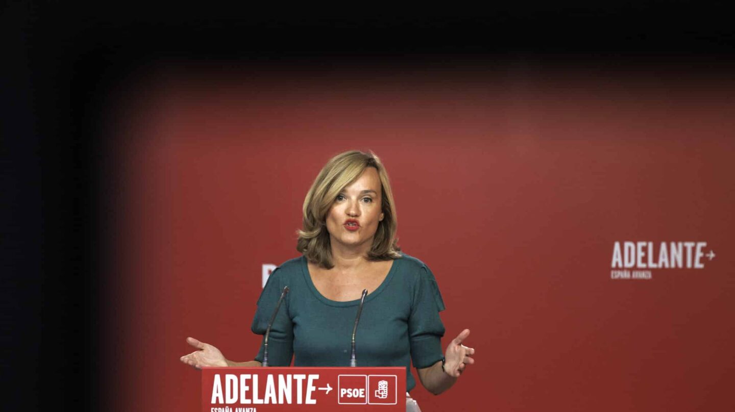 MADRID, 30/08/2023.- La portavoz del PSOE y ministra de Educación en funciones, Pilar Alegría, durante la rueda de prensa ofrecida este miércoles en la sede del PSOE, en Madrid. El PSOE desacredita por completo las propuestas que el líder del PP, Alberto Núñez Feijóo, ha trasladado al presidente del Gobierno en funciones, Pedro Sánchez, como que le permita gobernar durante dos años, y entiende que lo único que pretende es "salvar su pellejo" ante su próxima investidura fallida. EFE/Sergio Pérez