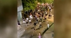 Más de 100 estudiantes atacan a una residencia "rival" en una batalla campal de novatadas en Valencia