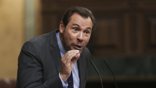 El diputado del PSOE Óscar Puente interviene en la primera sesión del debate de investidura del candidato popular Alberto Núñez Feijóo a la Presidencia del Gobierno, este martes en el Congreso. El diputado del PSOE Óscar Puente interviene en la primera sesión del debate de investidura del candidato popular Alberto Núñez Feijóo a la Presidencia del Gobierno, este martes en el Congreso.