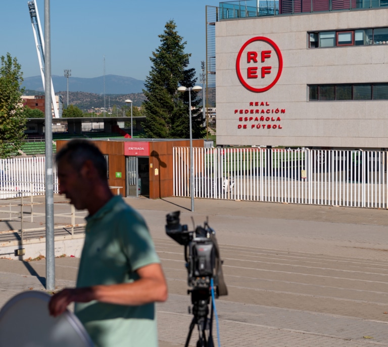La Guardia Civil entra en la Federación de Fútbol por el 'caso Negreira'