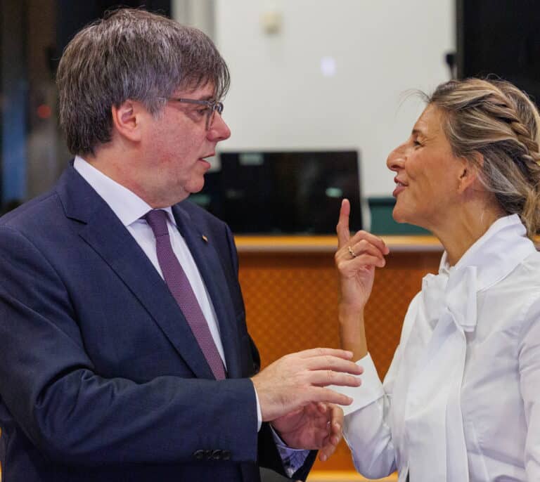 Moncloa acusa a Díaz de "buscar la foto" con Puigdemont y Sumar responde que está "haciendo un favor" a Sánchez