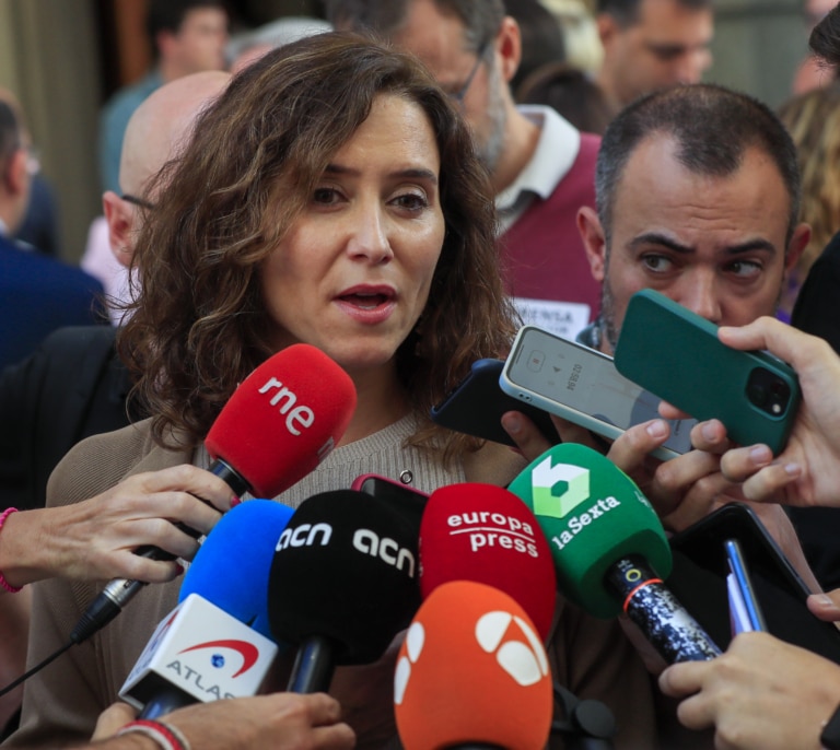 Ayuso avisa que las "minorías rabiosas antiespañolas" están "fuertes" gracias a Sánchez