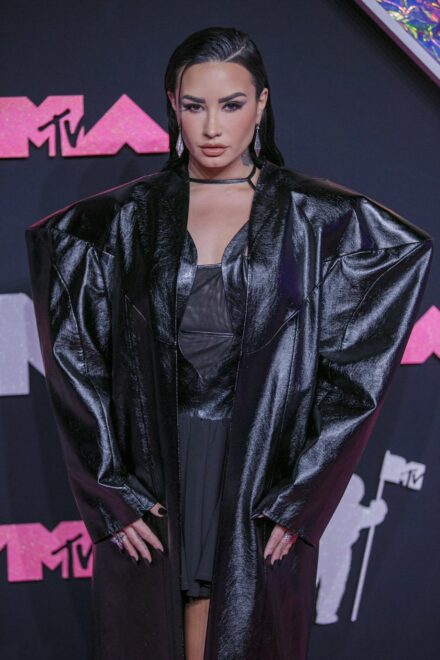 Demi Lovato fue una de las estrellas en actuar en los VMAs 2023 interpretando un medley de tres de sus nuevas versiones rock de Heart Attack, Sorry Not Sorry y Cool For the Summer