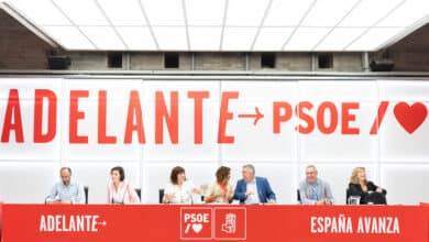Ferraz devuelve el golpe a Guerra y a los históricos: "En este PSOE el que se mueve sí sale en la foto"