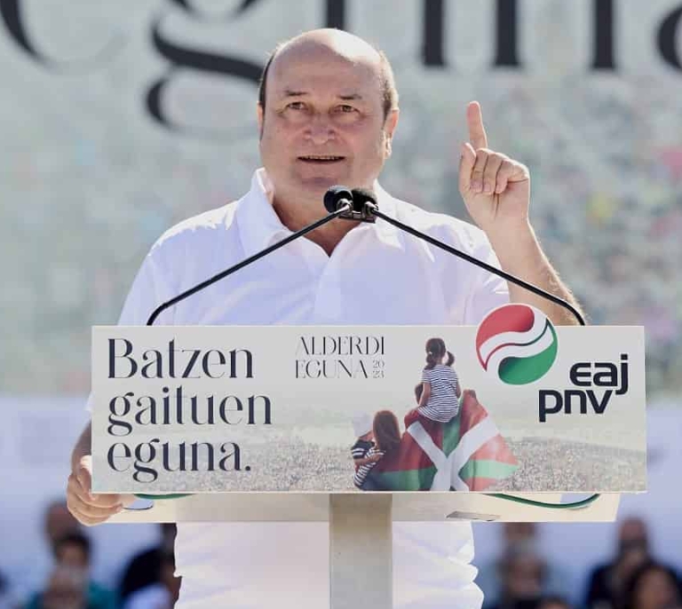 Los 100.000 votos perdidos del PNV, la herida en la que hurga Feijóo