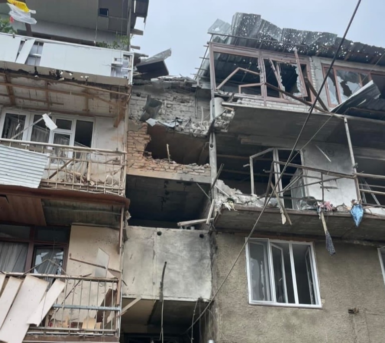 Azerbaiyán y Armenia acuerdan un alto el fuego en Nagorno Karabaj tras los últimos combates