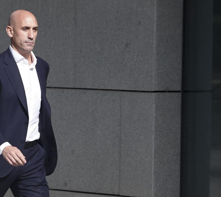 El juez de la Audiencia Nacional impone a Rubiales una orden de alejamiento de Hermoso