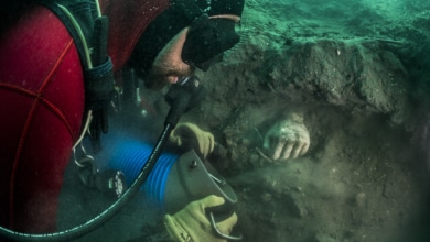 El tesoro de un templo faraónico emerge tras dos milenios en el fondo del mar
