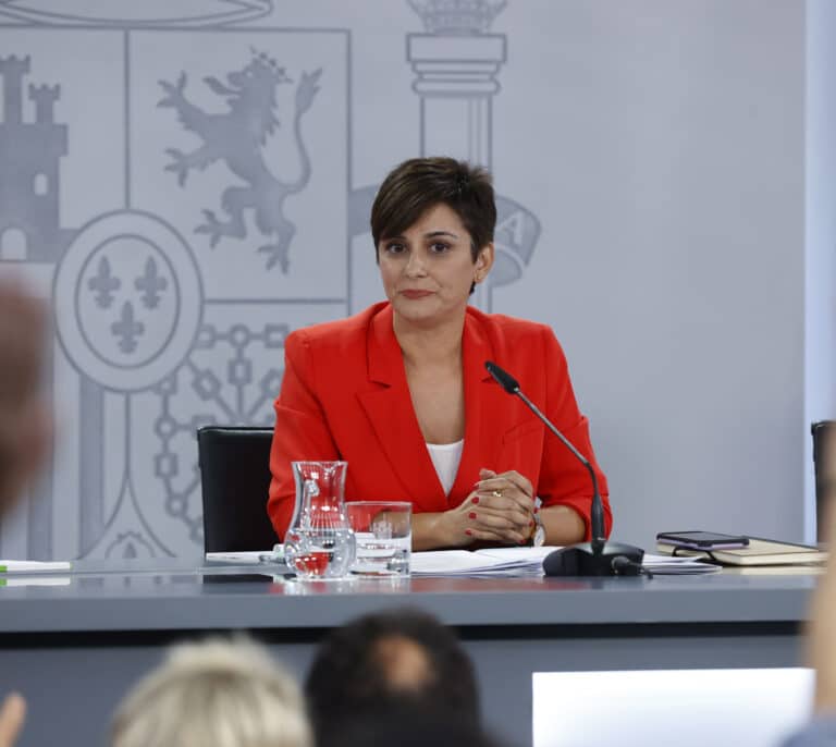 El Gobierno urge a Feijóo a que rectifique los "llamamientos golpistas" de Aznar