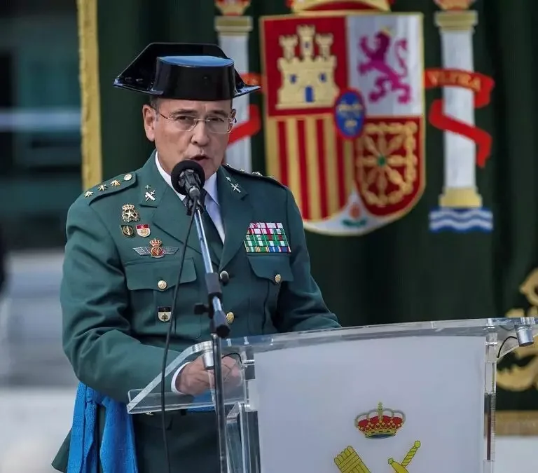 Marlaska otorga la Gran Cruz del Mérito a los mandos que ascendió en lugar de Pérez de los Cobos