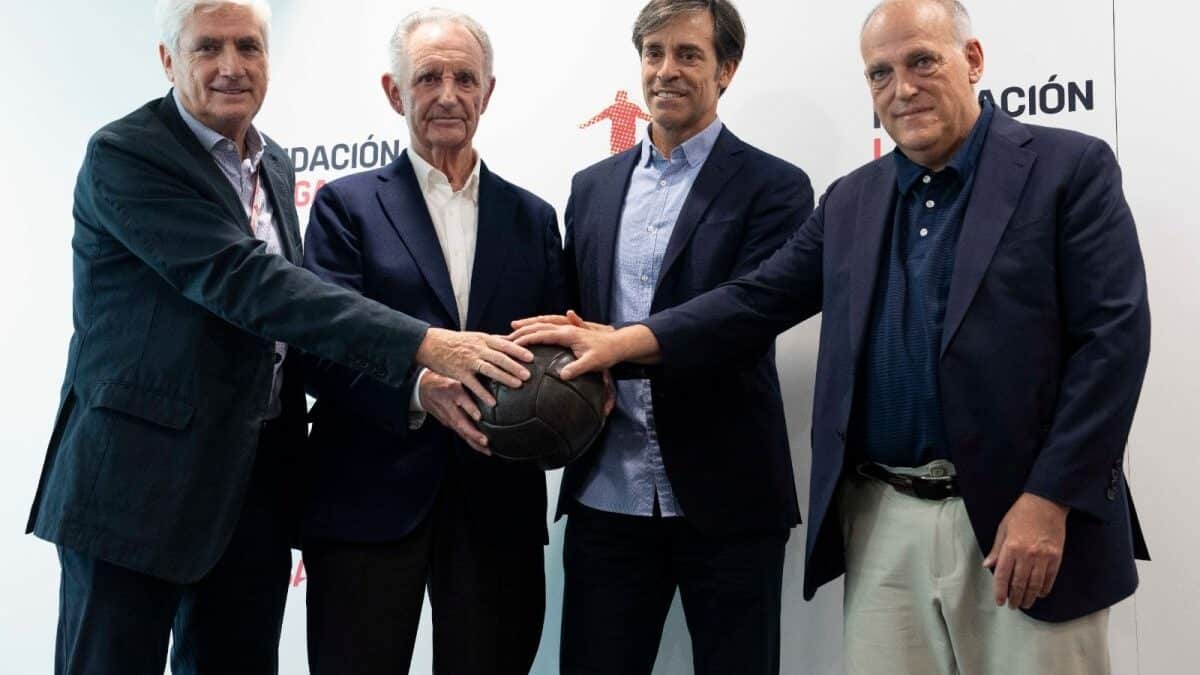 La FUNDACIÓN LALIGA y FEAFV se unen para ofrecer talleres de reminiscencia a través del fútbol en residencias