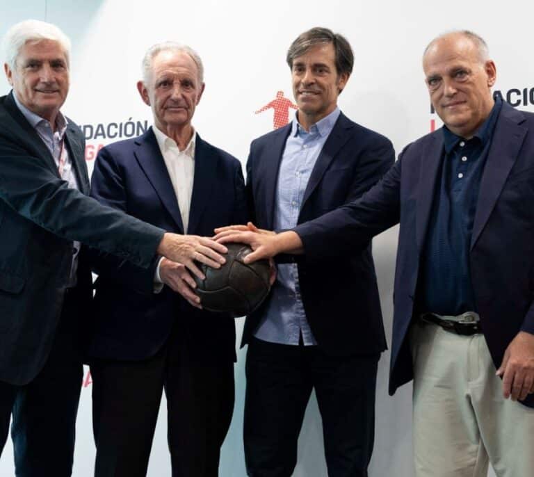 La FUNDACIÓN LALIGA y FEAFV se unen para ofrecer talleres de reminiscencia a través del fútbol en residencias
