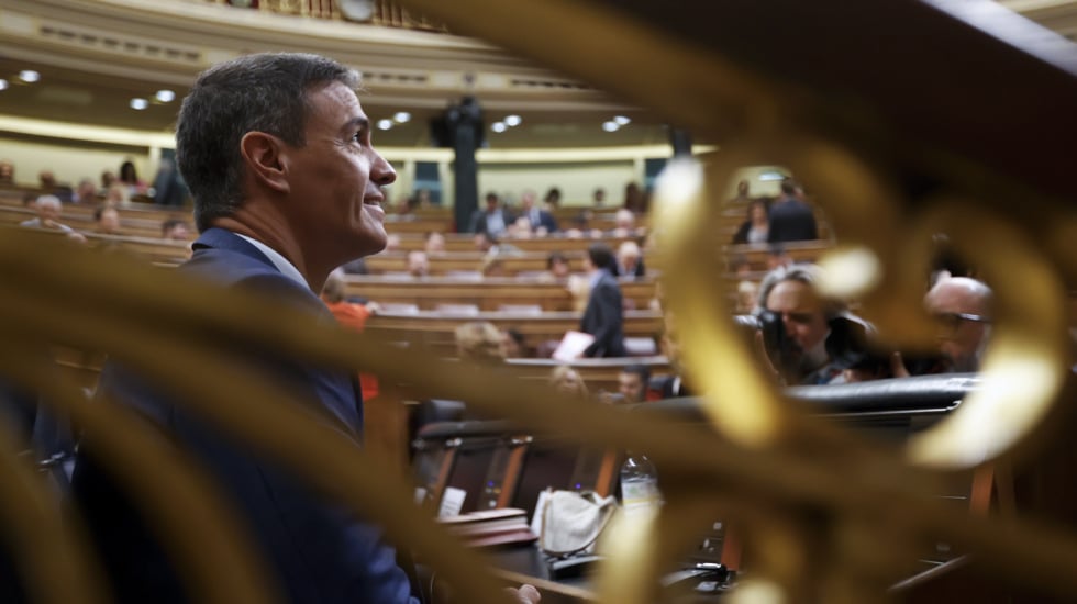 MADRID, 29/09/2023.- El presidente del Gobierno en funciones, Pedro Sánchez en el hemiciclo antes de la segunda votación a la investidura del candidato popular Alberto Núñez Feijóo, este viernes en el Congreso. EFE/Juan Carlos Hidalgo