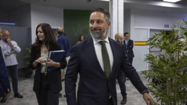 Feijóo y Abascal se citan este martes en el Congreso para abordar la investidura