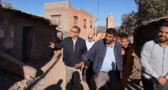 El primer ministro de Marruecos visita por primera vez el epicentro del terremoto dos semanas después: "Un Gobierno en coma"