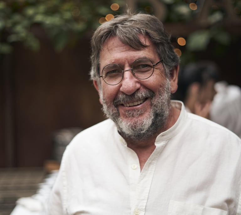 Alberto Morate publica 'Alboroque de poetas': "Durante los últimos años he escrito un poema de cada libro que he leído"