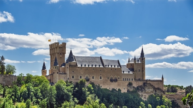El Alcázar de Segovia y Sevilla: las localizaciones españolas que inspiraron dos películas de Disney Alcázar de Segovia