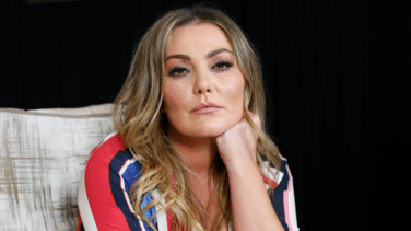 Sonriente y bien acompañada: Amaia Montero reaparece después de sus problemas de salud