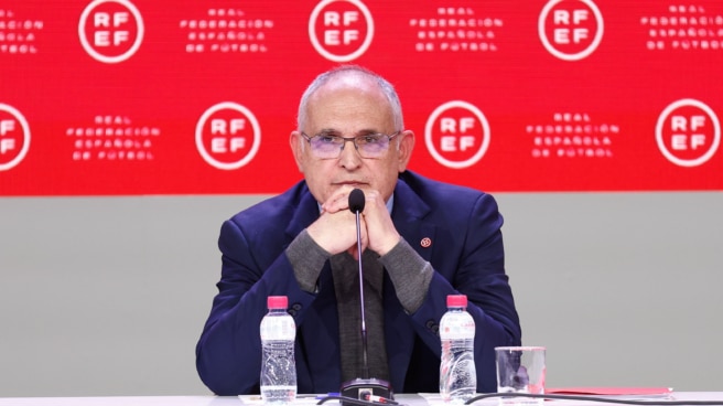 La RFEF cesa a Andreu Camps, mano derecha de Rubiales Luis Medina Cantalejo, Presidente del Comité Técnico de Árbitros de España, asiste a la rueda de prensa de la Federación Española de Fútbol (RFEF)