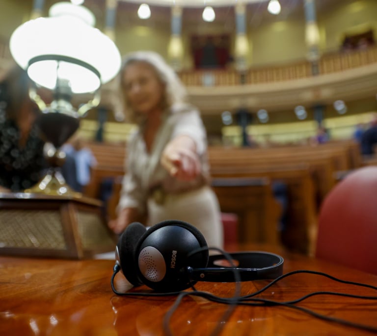 Las trabas técnicas de la traducción simultánea que pueden colapsar el Congreso