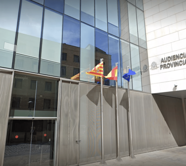 Condenan a 25 años de cárcel al hombre que mató de una treintena de apuñaladas a su vecina en Zaragoza